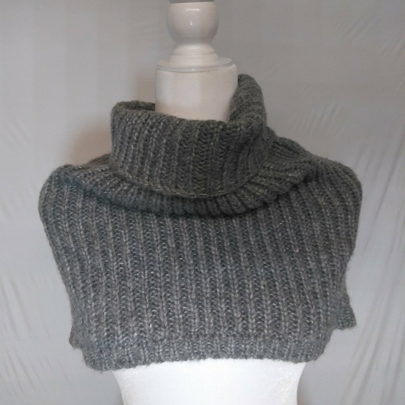 Infinity Loop Scarf. - Picture 2 of 4